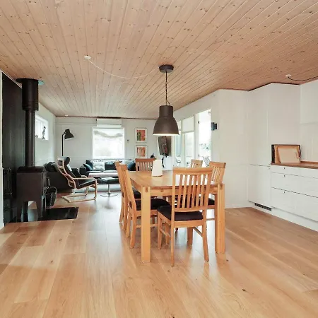 8 Person In Rodby-by Traum