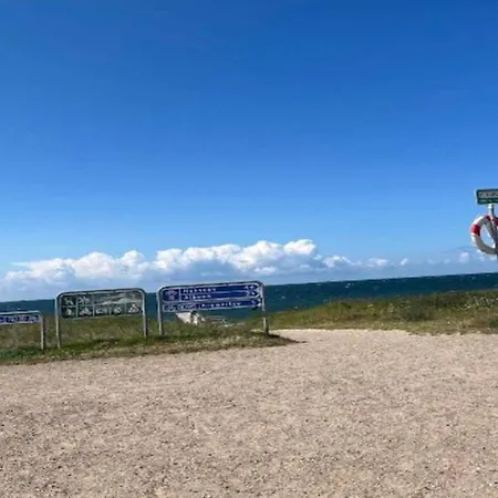 8 Person In Rodby-by Traum *